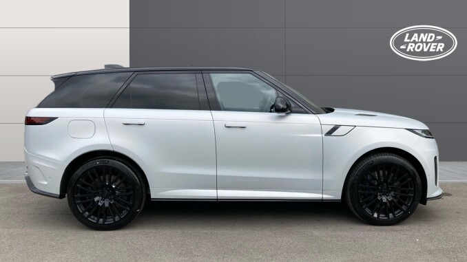 Land Rover Range Rover Sport 4.4 P635 V8 SV Ultimate Edition 5dr Auto Petrol Estate - Image 5